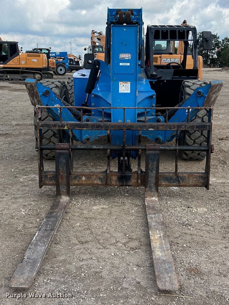 image for item LU9933 2015 Genie GTH-1056 telehandler