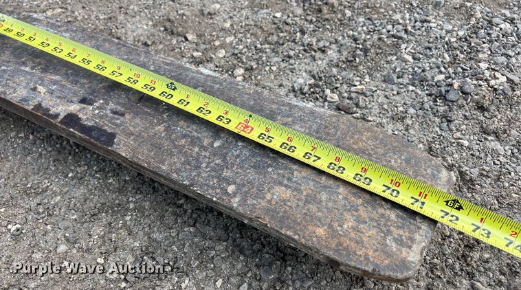 image for item LU9933 2015 Genie GTH-1056 telehandler