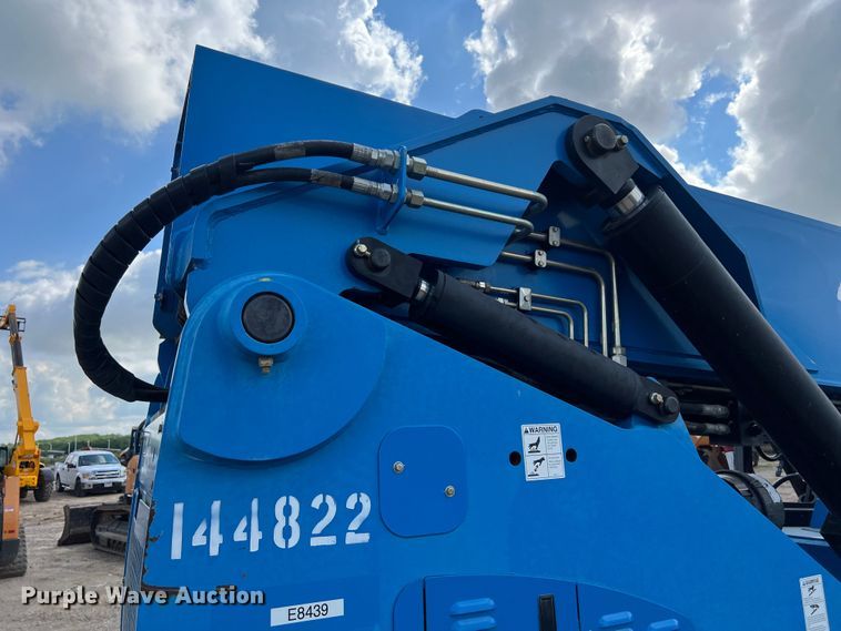 image for item LU9933 2015 Genie GTH-1056 telehandler