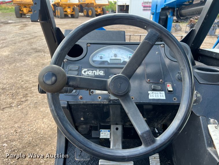 image for item LU9933 2015 Genie GTH-1056 telehandler