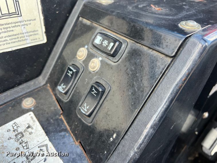 image for item LU9933 2015 Genie GTH-1056 telehandler