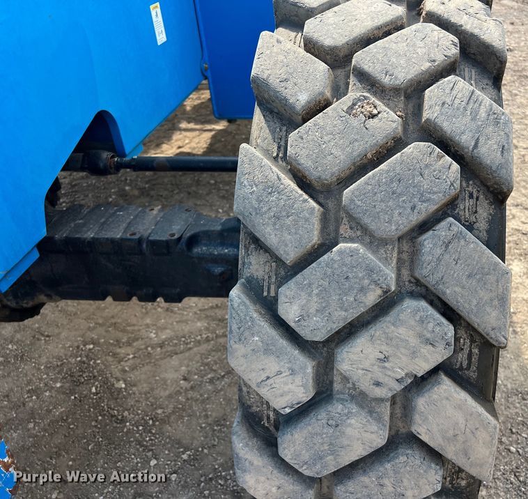 image for item LU9933 2015 Genie GTH-1056 telehandler