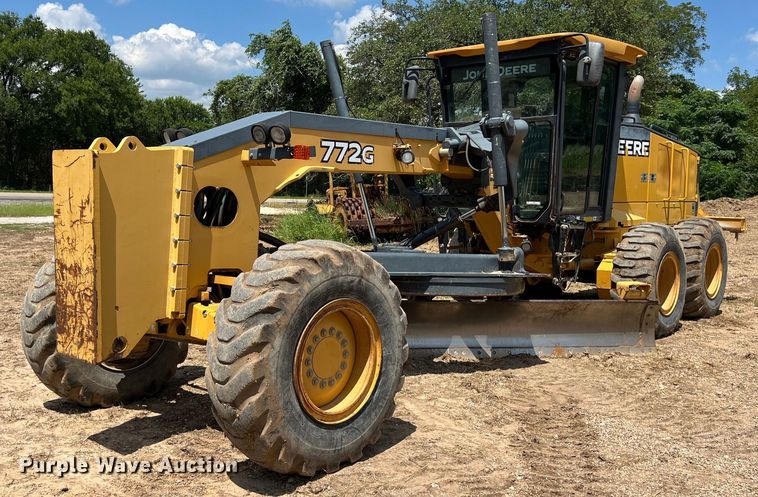 image for item LU9936 2011 John Deere  772G motor grader