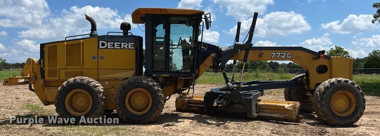 image for item LU9936 2011 John Deere  772G motor grader