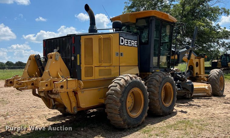 image for item LU9936 2011 John Deere  772G motor grader