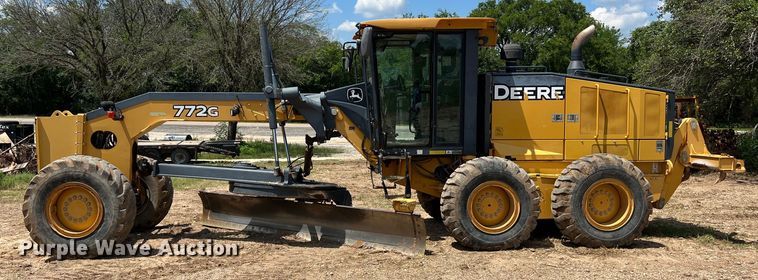 image for item LU9936 2011 John Deere  772G motor grader