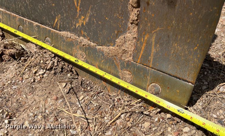 image for item LU9936 2011 John Deere  772G motor grader