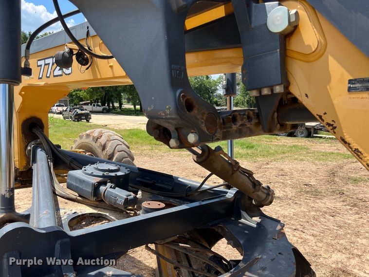 image for item LU9936 2011 John Deere  772G motor grader