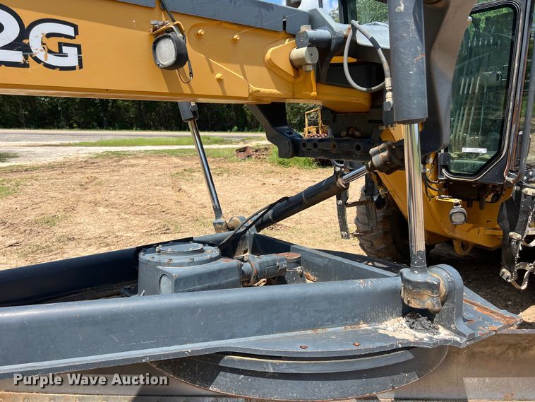 image for item LU9936 2011 John Deere  772G motor grader