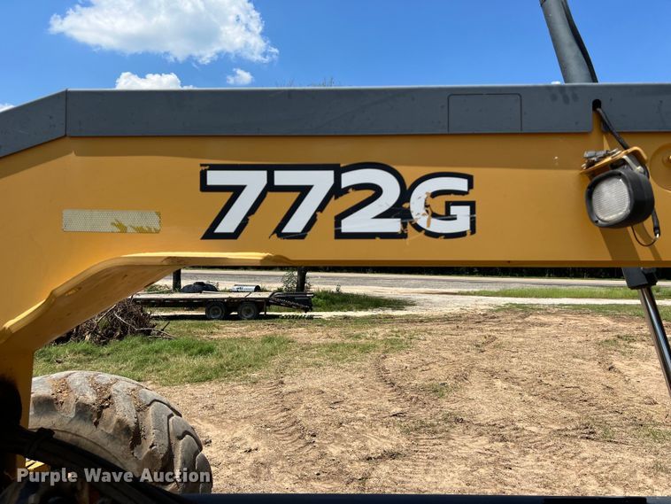 image for item LU9936 2011 John Deere  772G motor grader