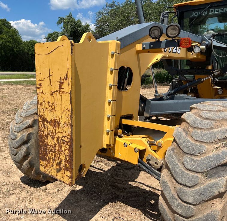 image for item LU9936 2011 John Deere  772G motor grader