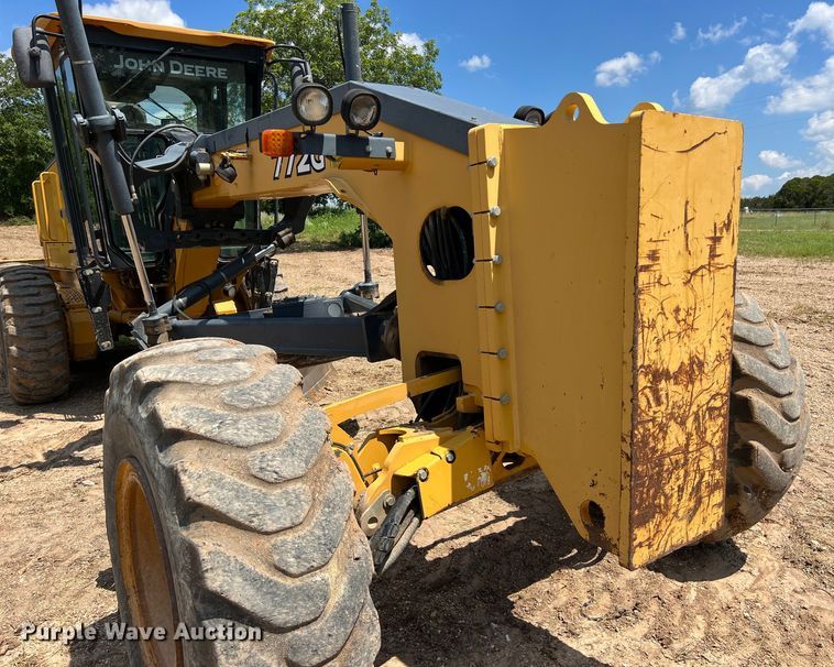 image for item LU9936 2011 John Deere  772G motor grader