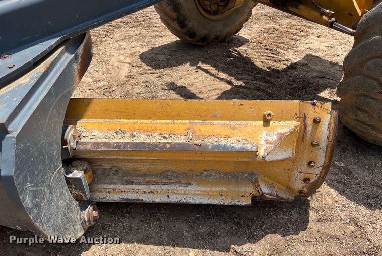 image for item LU9936 2011 John Deere  772G motor grader