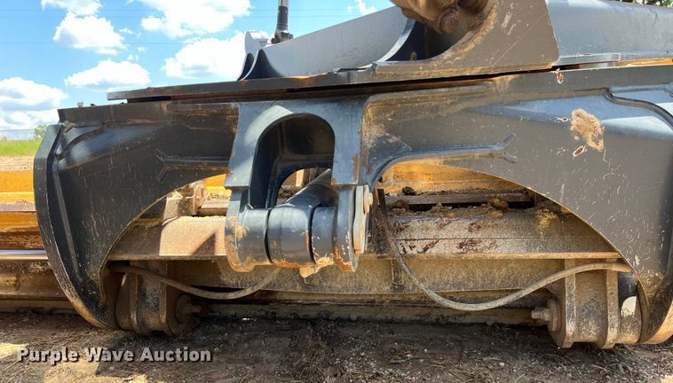 image for item LU9936 2011 John Deere  772G motor grader