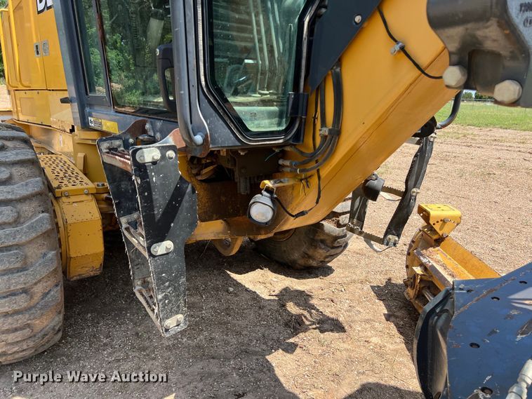 image for item LU9936 2011 John Deere  772G motor grader