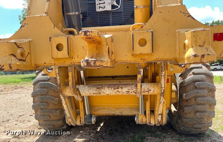 image for item LU9936 2011 John Deere  772G motor grader