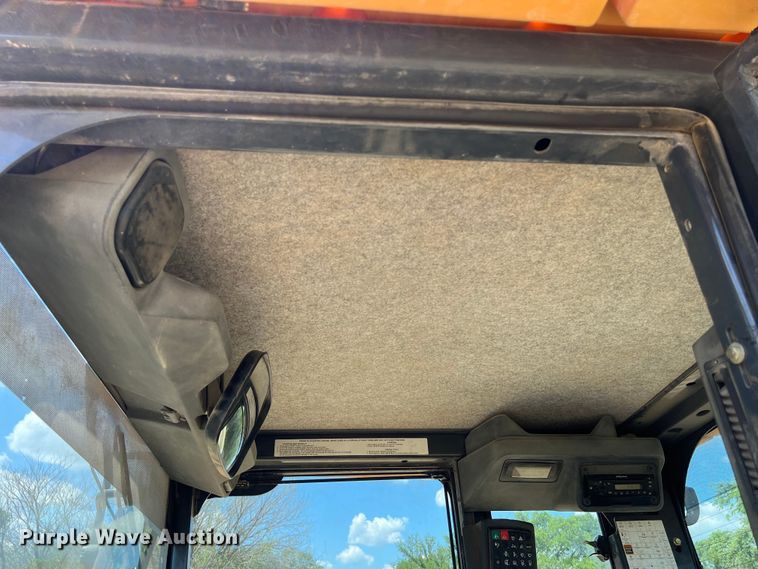 image for item LU9936 2011 John Deere  772G motor grader