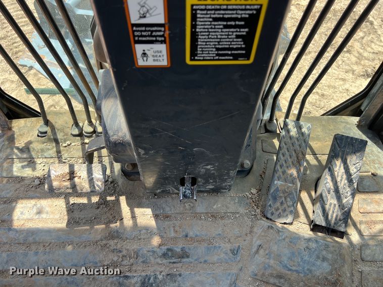 image for item LU9936 2011 John Deere  772G motor grader