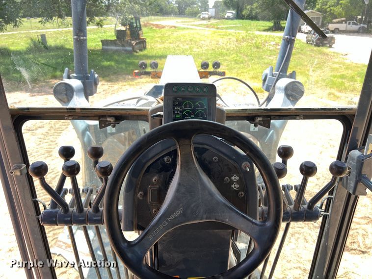 image for item LU9936 2011 John Deere  772G motor grader