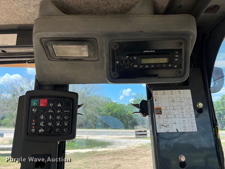 image for item LU9936 2011 John Deere  772G motor grader