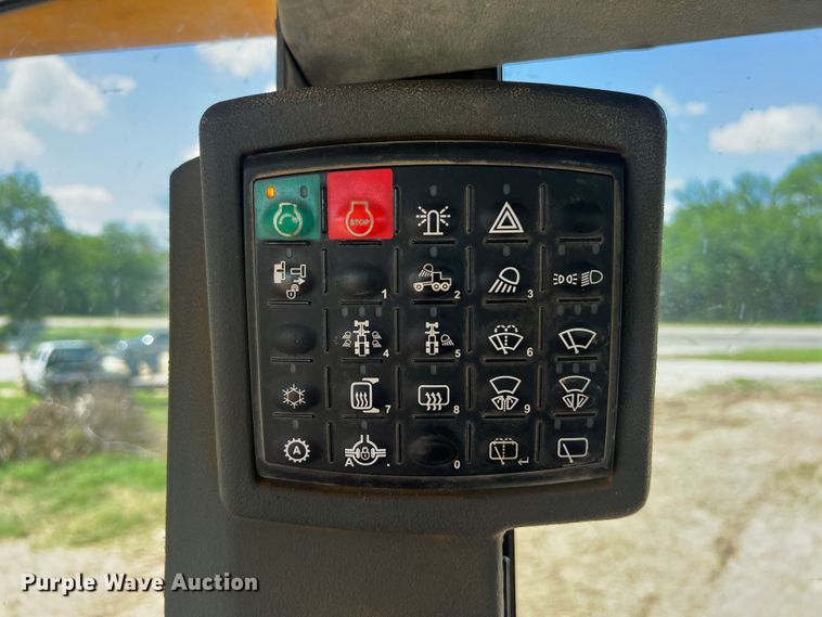 image for item LU9936 2011 John Deere  772G motor grader
