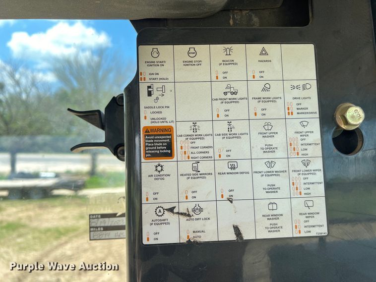 image for item LU9936 2011 John Deere  772G motor grader