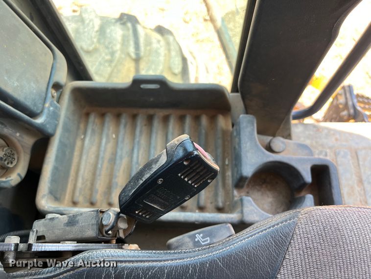 image for item LU9936 2011 John Deere  772G motor grader