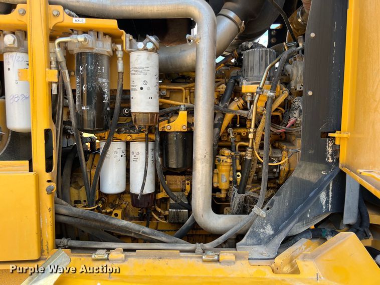 image for item LU9936 2011 John Deere  772G motor grader