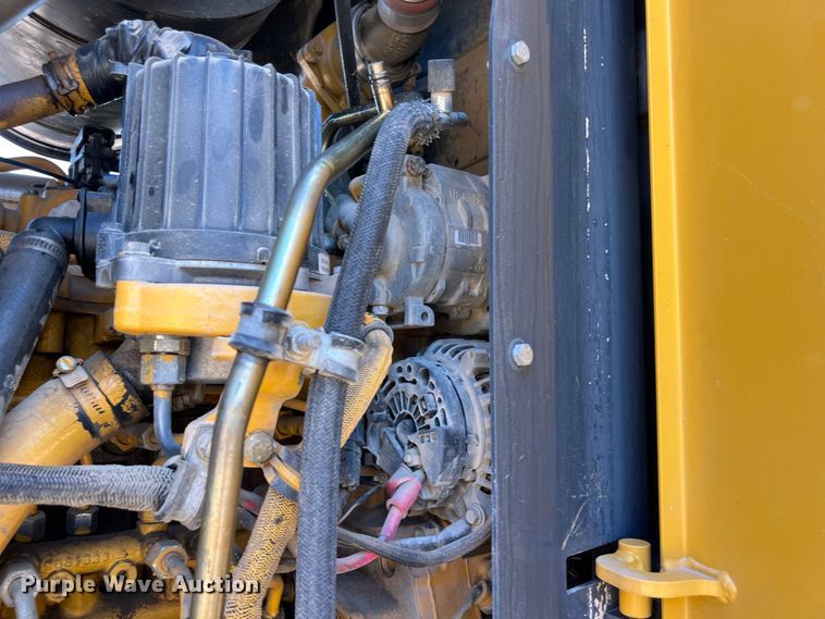 image for item LU9936 2011 John Deere  772G motor grader