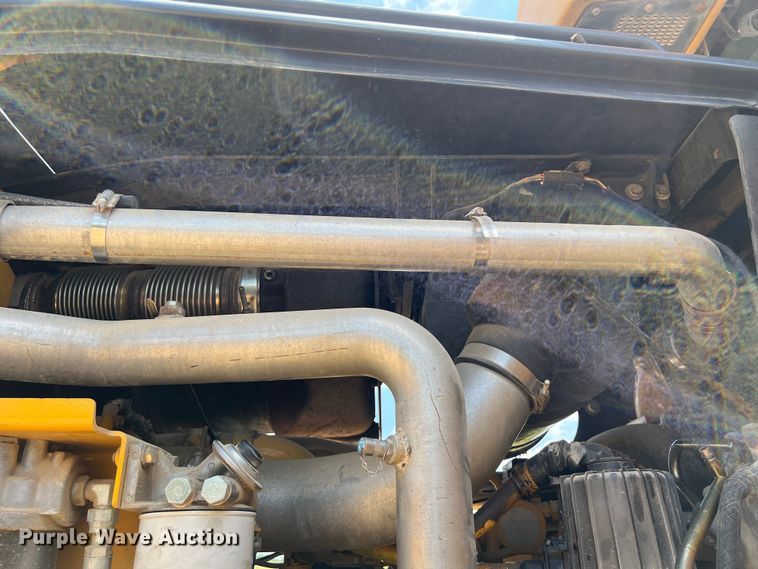 image for item LU9936 2011 John Deere  772G motor grader