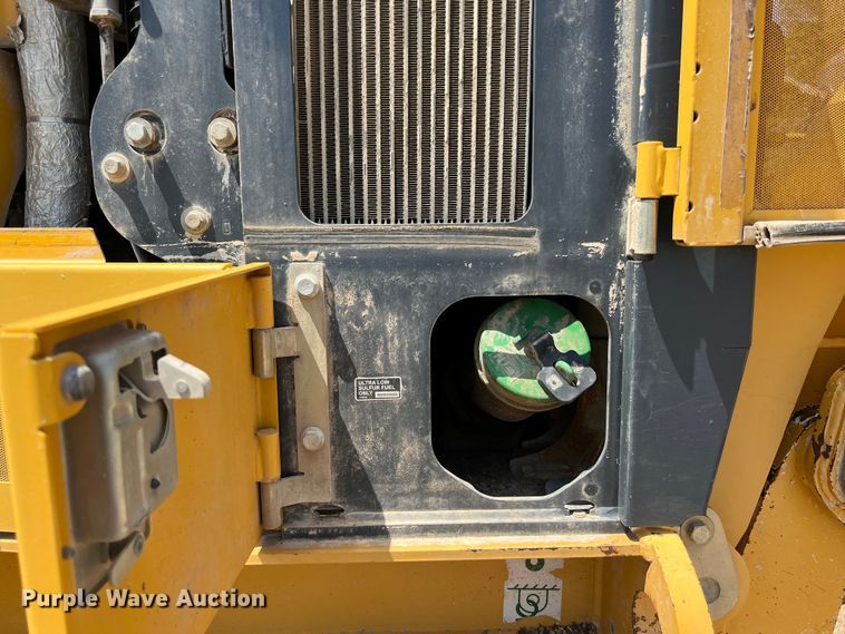 image for item LU9936 2011 John Deere  772G motor grader