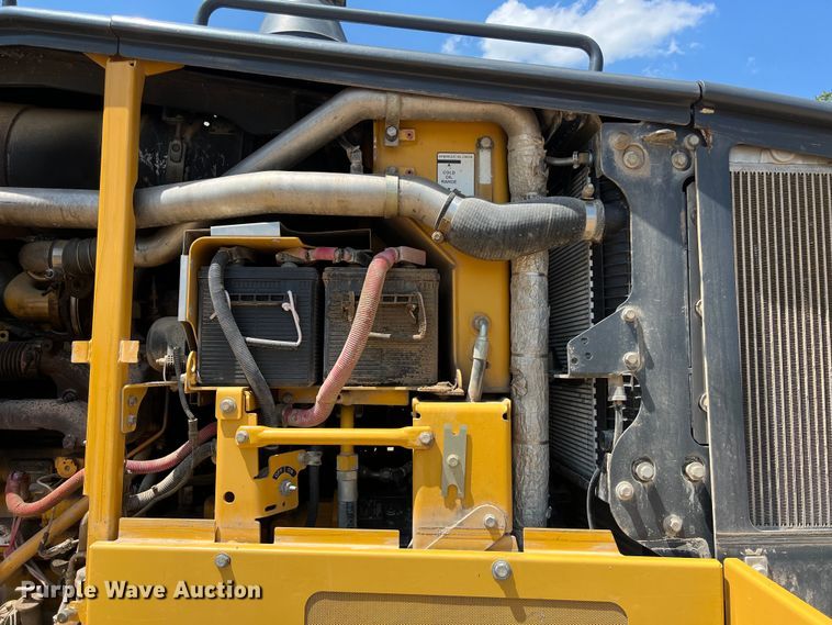 image for item LU9936 2011 John Deere  772G motor grader