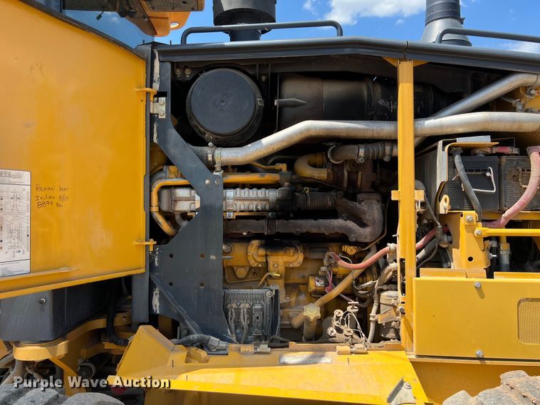 image for item LU9936 2011 John Deere  772G motor grader