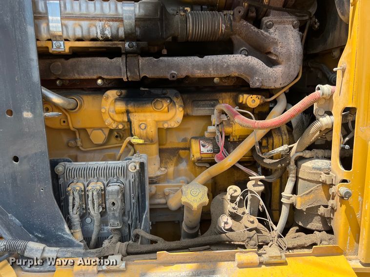 image for item LU9936 2011 John Deere  772G motor grader