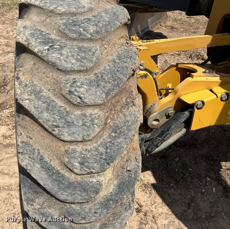 image for item LU9936 2011 John Deere  772G motor grader