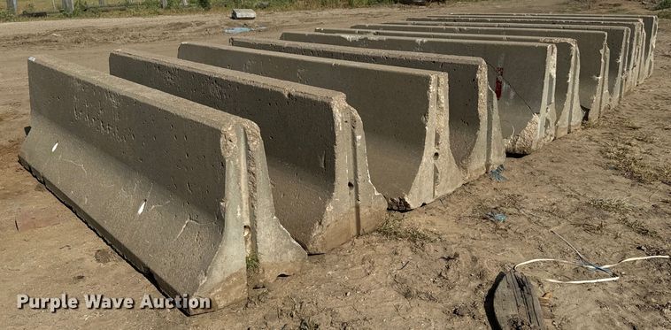 image for item MU9803 (11) concrete barriers 