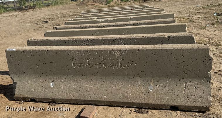 image for item MU9803 (11) concrete barriers 