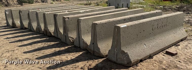 image for item MU9803 (11) concrete barriers 
