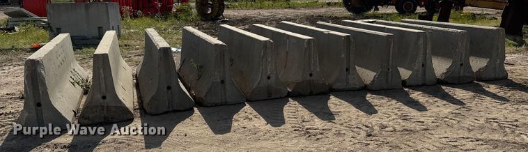 image for item MU9803 (11) concrete barriers 