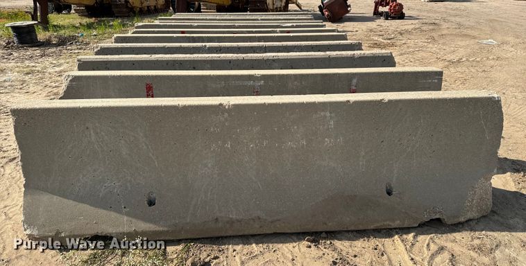 image for item MU9803 (11) concrete barriers 