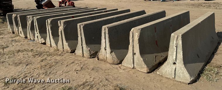 image for item MU9803 (11) concrete barriers 
