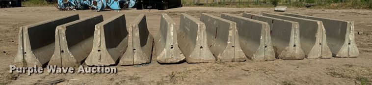 image for item MU9803 (11) concrete barriers 