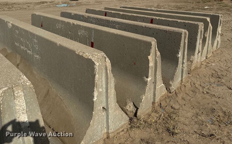 image for item MU9803 (11) concrete barriers 