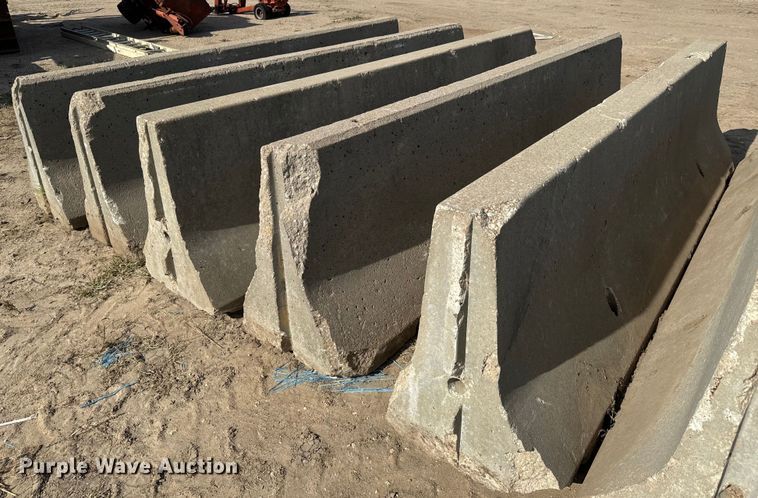image for item MU9803 (11) concrete barriers 