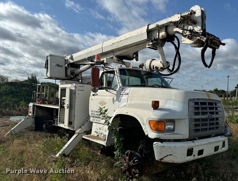 image for item MU9805 1995 Ford  F800 digger derrick truck