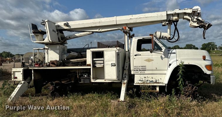 image for item MU9805 1995 Ford  F800 digger derrick truck