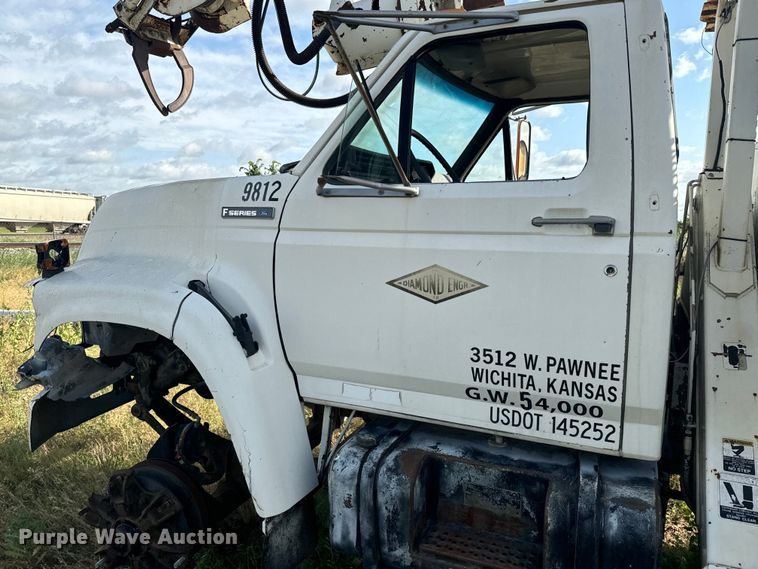 image for item MU9805 1995 Ford  F800 digger derrick truck