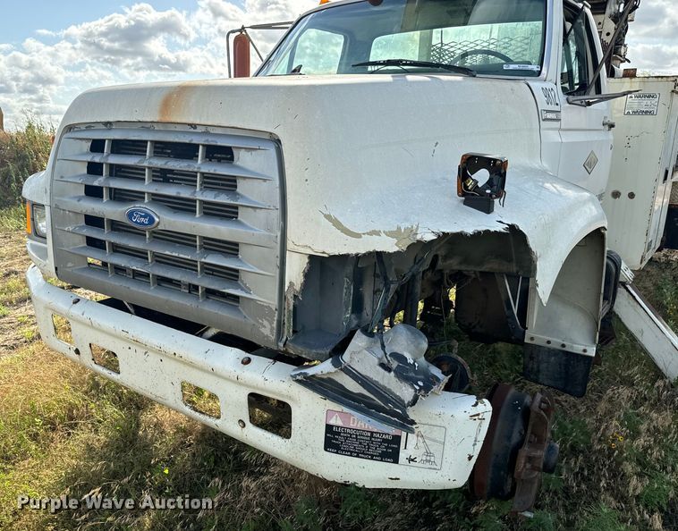 image for item MU9805 1995 Ford  F800 digger derrick truck