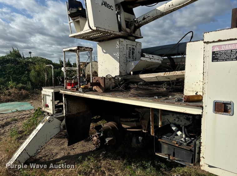 image for item MU9805 1995 Ford  F800 digger derrick truck