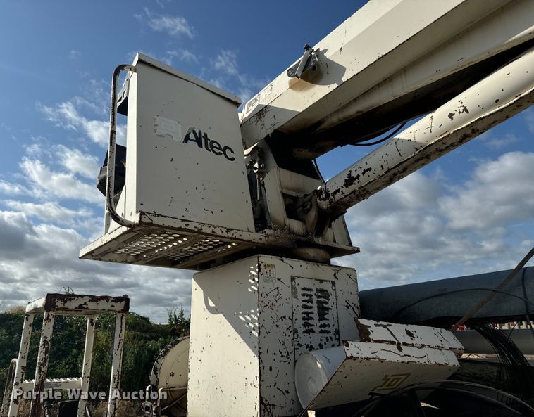 image for item MU9805 1995 Ford  F800 digger derrick truck